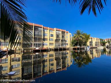 Main picture of Island Club