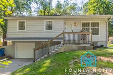Main picture of 405 Hooke St