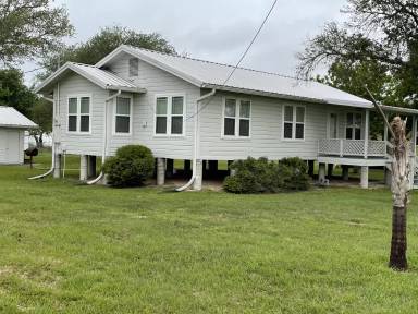 Main picture of 502 Bay St
