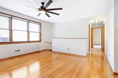 Main picture of 7411 N Claremont Ave