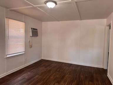 Main picture of 1520 Sloan St