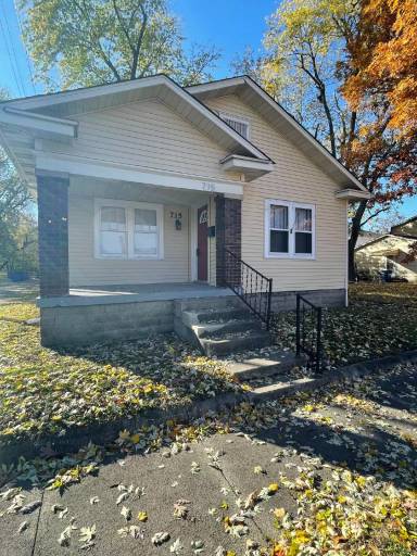 Main picture of 715 3rd Ave