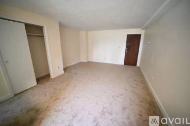Main picture of 2 Brattle Dr