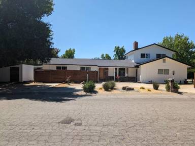 Main picture of 3636 Traverse St