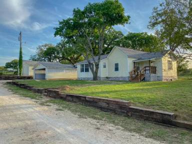 Main picture of 1037 County Road 909