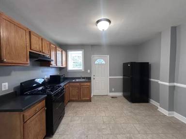 Main picture of 1053 N Kenwood Ave