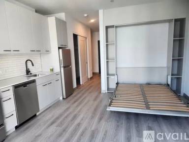 Main picture of 2140 N Elston Ave