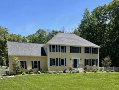 Main picture of 235 Mellen St