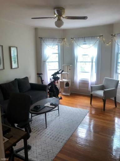Main picture of 132 Oxford St