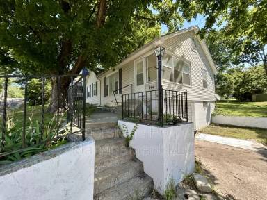 Main picture of 706 Locust St