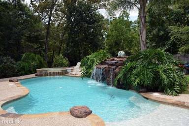 Main picture of 22 Snow Woods Ct