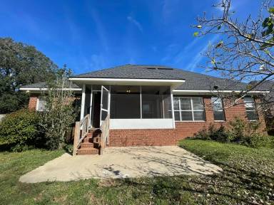 Main picture of 19205 Fairfax Dr