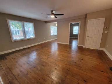Main picture of 792 S 6th St