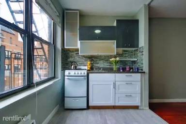 Main picture of 422 E 14th St