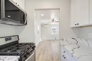 Main picture of 4451 Mentone St