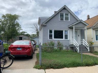 Main picture of 6558 N Damen Ave