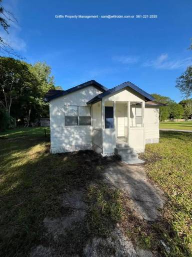 Main picture of 1552 NE County Road 225