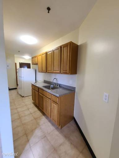 Main picture of 130 S Broadway