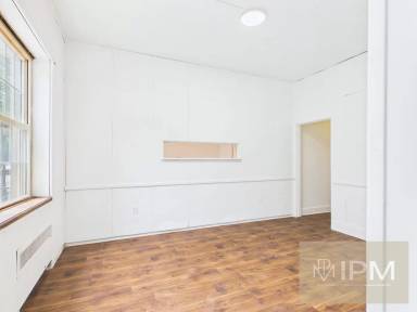 Main picture of 410 S George St
