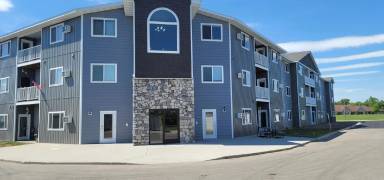 Main picture of 800 Main St N