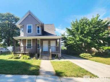 Main picture of 455 N Terrace St