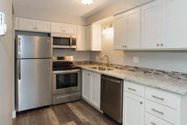 Main picture of 2600-2606 NE Lombard St Apartments