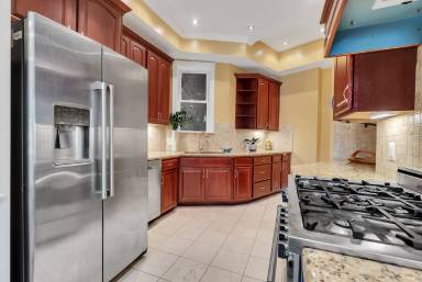 Main picture of 901 N Carolina Ave SE