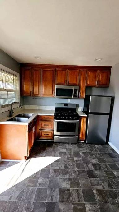 Main picture of 3702 W Imperial Hwy