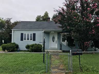 Main picture of 4900 Monroe St