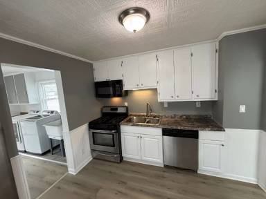 Main picture of 19029 Victor St