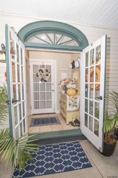 Main picture of 187 Old Niskayuna Rd