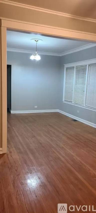 Main picture of 3349 N Kilbourn Ave