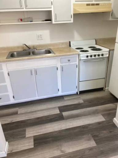 Main picture of 460 Wells Dr