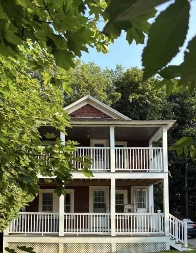 Main picture of 14 Graves St