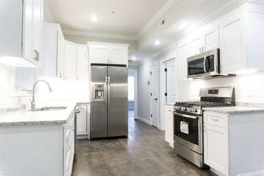 Main picture of 36 Monmouth St