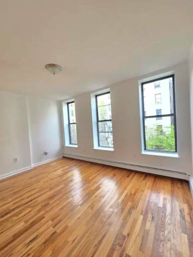 Main picture of 267 W 121st St