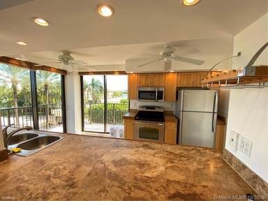 Main picture of 801 N Venetian Dr
