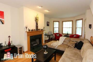 Main picture of 1527 W School St