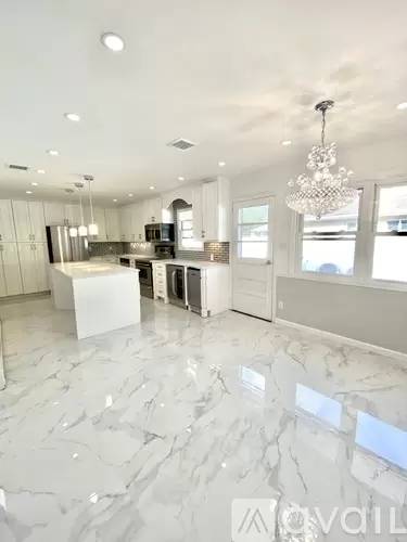 Main picture of 418 S Marginal Rd