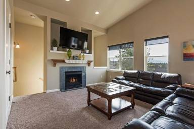 Main picture of 63792 Hunters Cir