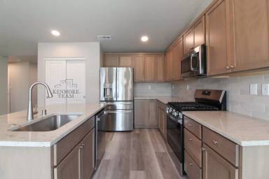 Main picture of 2631 S Young Ct