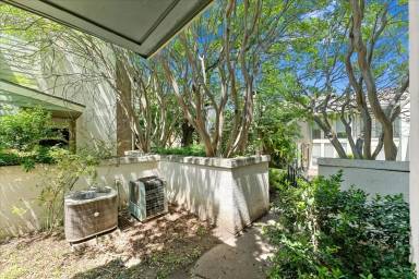 Main picture of 9621 Walnut St