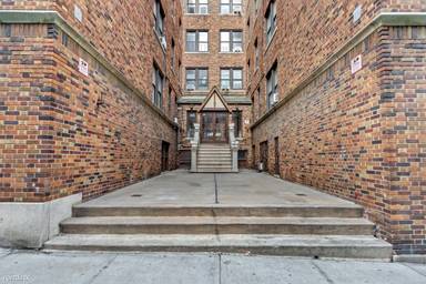 Main picture of 225 E 202nd St