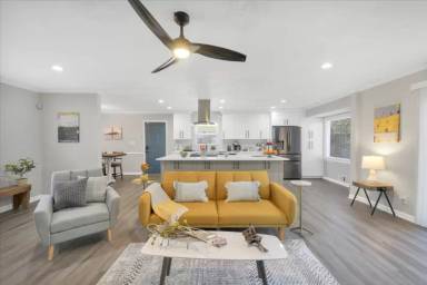 Main picture of 112 Club Cir