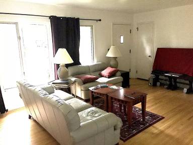 Main picture of 20 E Niagara St