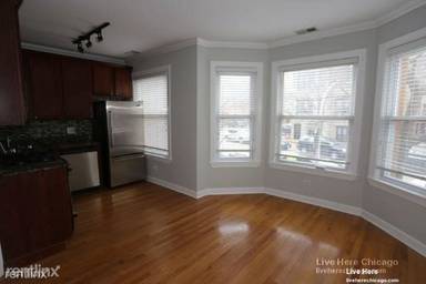 Main picture of 628-34 W Roscoe St