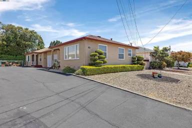 Main picture of 14610 Pansy St