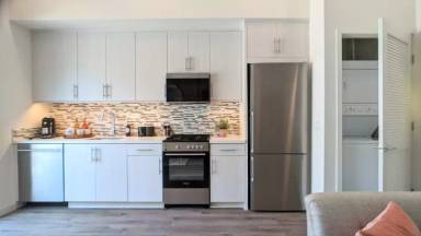 Main picture of 450 San Vicente Blvd
