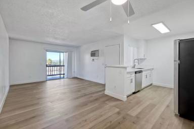 Main picture of 9360 Creekside Ct