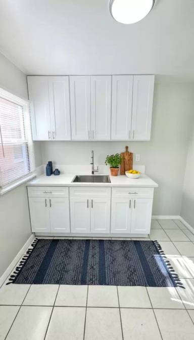 Main picture of 930 Daisy Ave